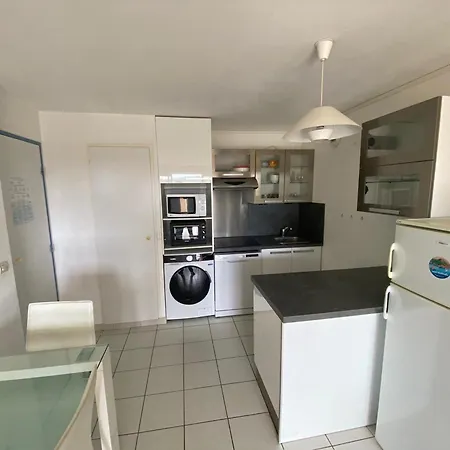 3 Pieces Avec Terrasse Et Piscine A Saint-raphael - Fr-1-504-683 Apartment