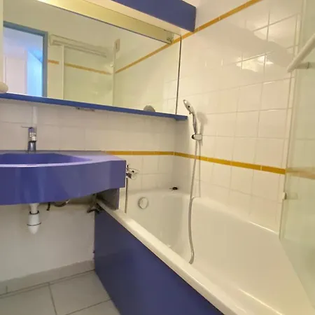 3 Pieces Avec Terrasse Et Piscine A Saint-raphael - Fr-1-504-683