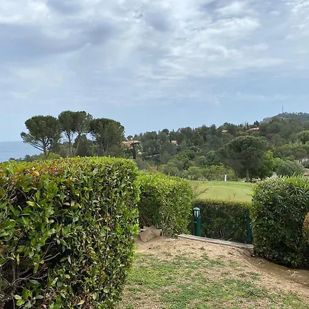 3 Pieces Avec Terrasse Et Piscine A Saint-raphael - Fr-1-504-683 Apartment