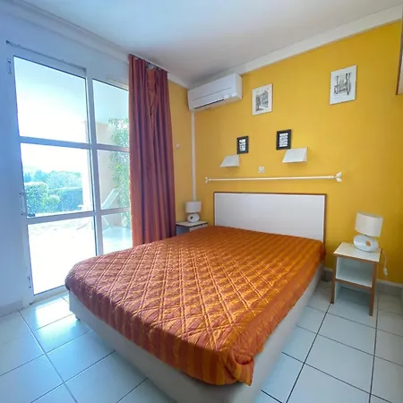 3 Pieces Avec Terrasse Et Piscine A Saint-raphael - Fr-1-504-683 Apartment